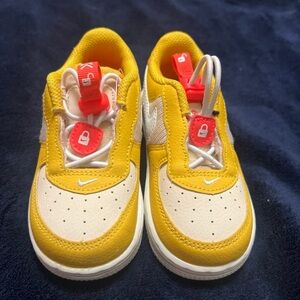 Nike force 1 Toggle SE Yellow/Orchre / Summit White